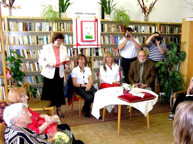 Fotogaléria Prezentácia prvej knihy PhDr. Beaty Bazalovej Ako na hojdačke - 14.5.2008 (6) Prezentácia prvej knihy PhDr. Beaty Bazalovej Ako na hojdačke - 14.5.2008