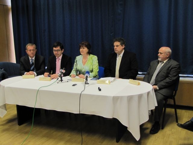 Fotogaléria 8.-9. 4. 2011 – Vylúčenie zo spoločnosti a škola – dvojdňová konferencia stredoškolákov a odborníkov v maďarskom meste Vác /aj za účasti šahanských stredoškolákov/ (tlačová konferencia; konferencia odborníkov a stredoškolákov; tréningové programy) (10) 8.-9. 4. 2011 – Vylúčenie zo spoločnosti a škola – dvojdňová konferencia stredoškolákov a odborníkov v maďarskom meste Vác /aj za účasti šahanských stredoškolákov/ (tlačová konferencia; konferencia odborníkov a stredoškolákov; tréningové programy)