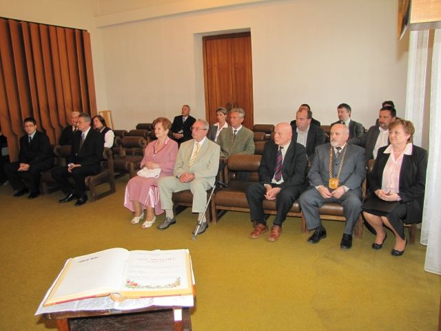 Fotogaléria Odovzdanie mestských ocenení za rok 2010 na slávnostnom zasadnutí mestského zastupiteľstva – 14. 4. 2011 (8) Odovzdanie mestských ocenení za rok 2010 na slávnostnom zasadnutí mestského zastupiteľstva – 14. 4. 2011