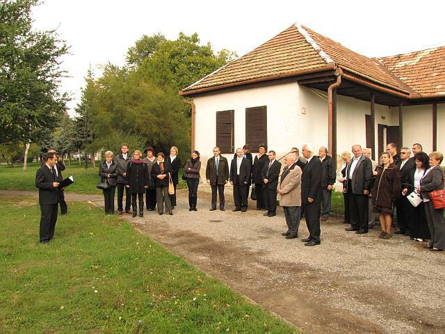 Fotogaléria Slávnostné podpísanie zmluvy o družobnom styku medzi mestami Veresegyház a Šahy – 15. 10. 2012 (30) Slávnostné podpísanie zmluvy o družobnom styku medzi mestami Veresegyház a Šahy – 15. 10. 2012
