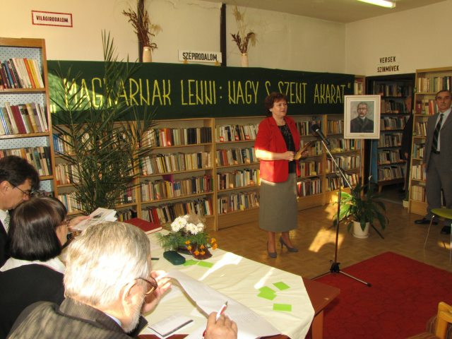 Fotogaléria Pamätný deň Sándora Sajóa (medzinárodná recitačná súťaž a spomienková slávnosť) – 9. 11. 2012 (37) Pamätný deň Sándora Sajóa (medzinárodná recitačná súťaž a spomienková slávnosť) – 9. 11. 2012