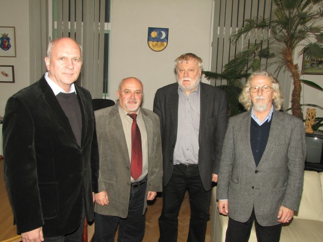 Fotogaléria Vianočné ohrievadlo (Pečať mesta Šahy) so živým betlehemom (Charitas Saag) – 21. 12. 2012 (28) Vianočné ohrievadlo (Pečať mesta Šahy) so živým betlehemom (Charitas Saag) – 21. 12. 2012