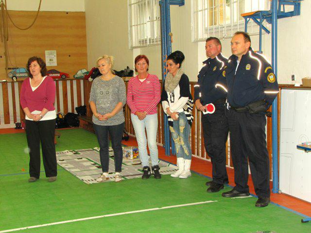 Fotogaléria Škôlkari na cestách – dopravná výchova hrou – 21. 10. 2015 (9) Škôlkari na cestách – dopravná výchova hrou – 21. 10. 2015