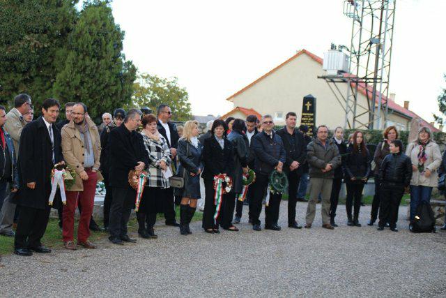 Fotogaléria Spomienková slávnosť v Šahách: maďarská revolúcia v roku 1956 – 23. 10. 2015 (13) Spomienková slávnosť v Šahách: maďarská revolúcia v roku 1956 – 23. 10. 2015