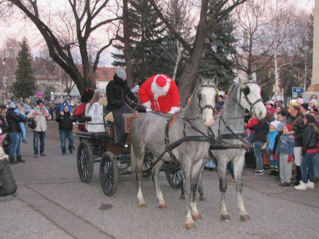 Fotogaléria Mikuláš v Šahách – 5. 12. 2016 (8) Mikuláš v Šahách – 5. 12. 2016