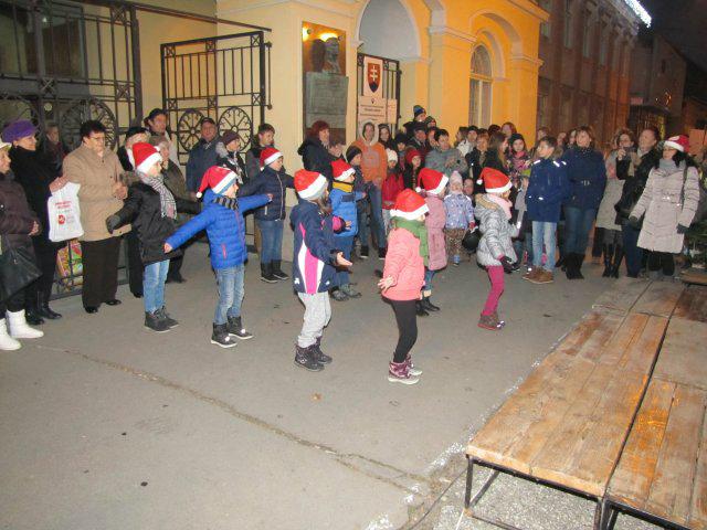 Fotogaléria Vianočné ohrievadlo – 9. 12. 2016 (10) Vianočné ohrievadlo – 9. 12. 2016