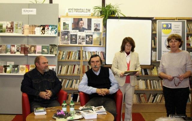 Fotogaléria Autorské stretnutie s Dr. Károlyom Csákym v knižnici (Foto: Péter Pástor) – 1. 12. 2017 (8) Autorské stretnutie s Dr. Károlyom Csákym v knižnici (Foto: Péter Pástor) – 1. 12. 2017