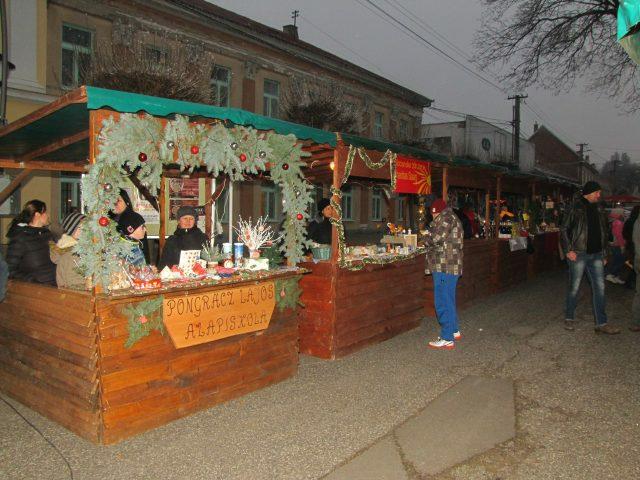 Fotogaléria Vianočné trhy s remeselníckymi dielňami pre deti – 21. – 22. 12. 2017 (12) Vianočné trhy s remeselníckymi dielňami pre deti – 21. – 22. 12. 2017